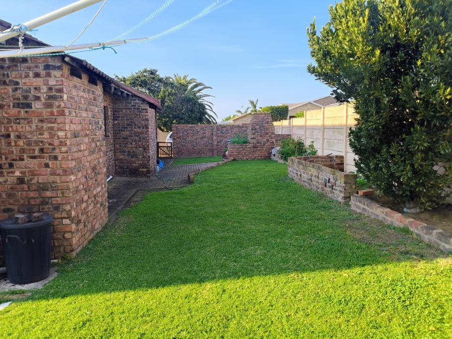 3 Bedroom Property for Sale in Wavecrest Eastern Cape